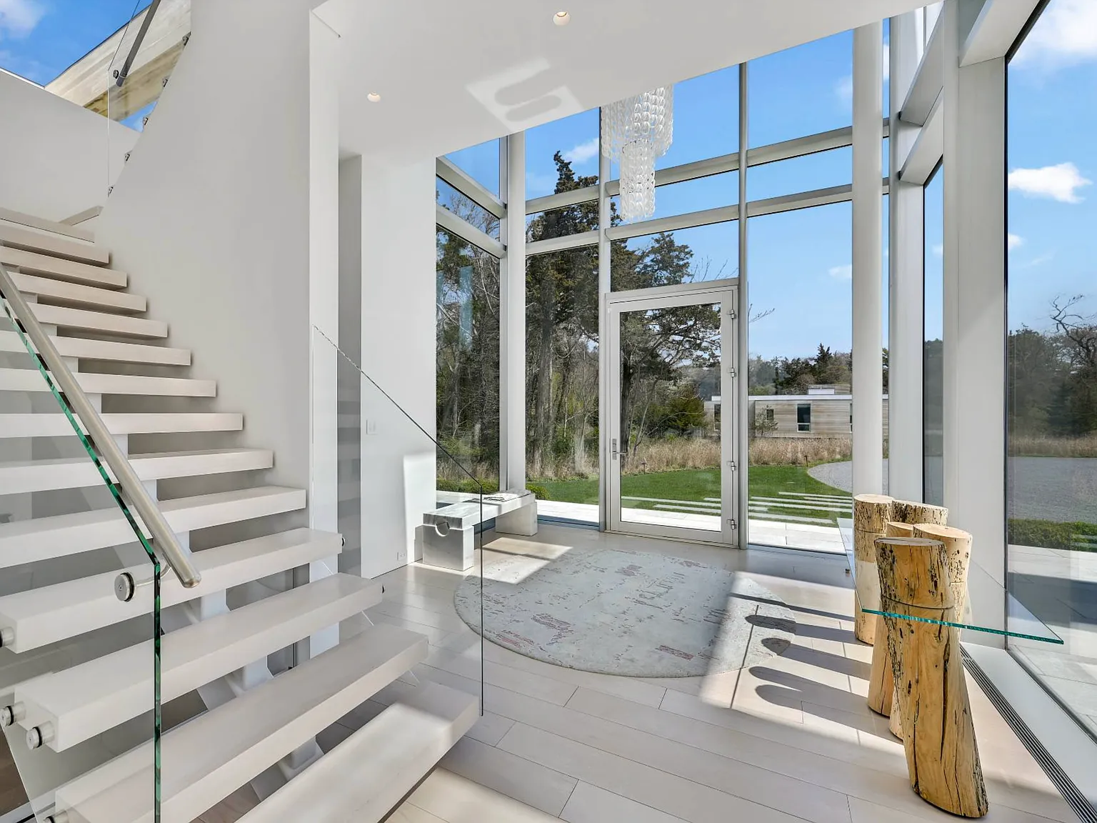 Architectural Waterfront Modern in North Haven — Photo 4