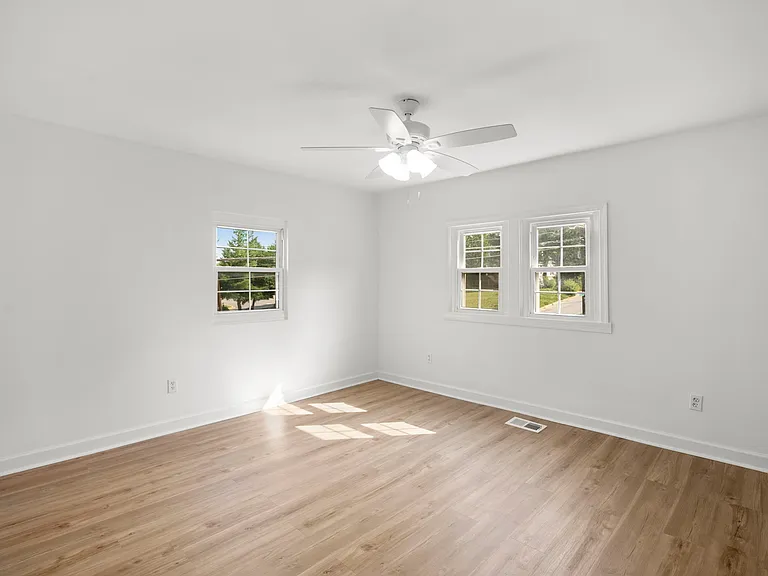 138 Maryland Park Dr — Photo 32