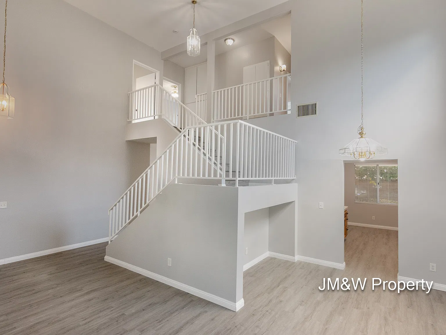39516 Dunbar St — Photo 2