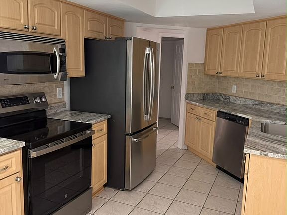 3rd image of 5019 Larch Ln