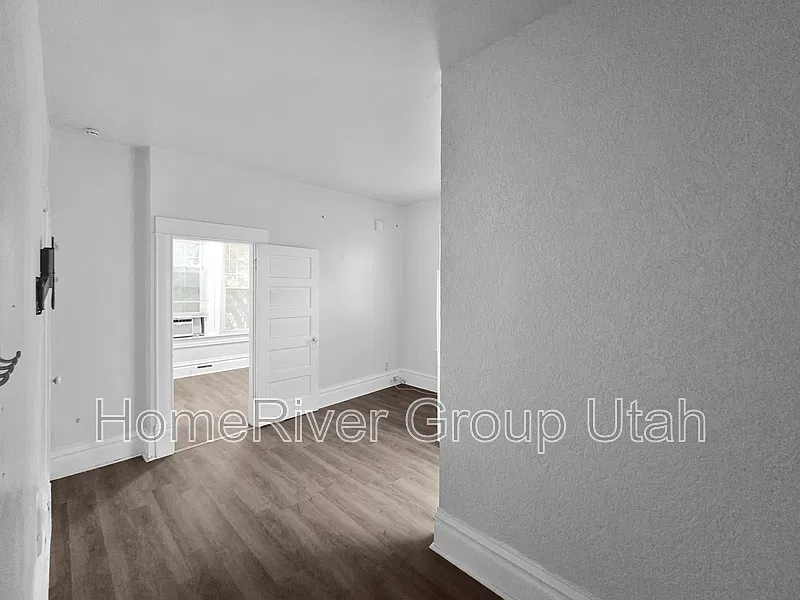 1277 E 100 S — Photo 2