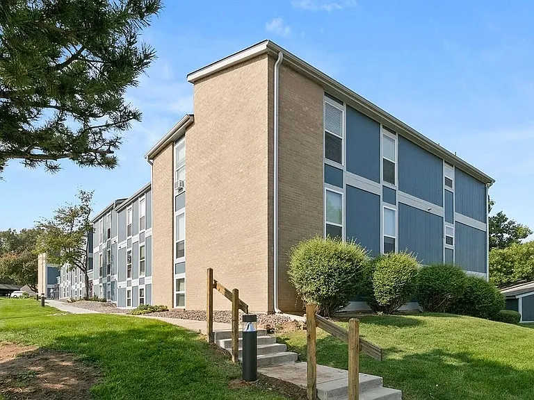 7307 S Xenia Cir #E — Photo 3
