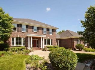 9 Wildflower Pl, North Oaks, MN 55127