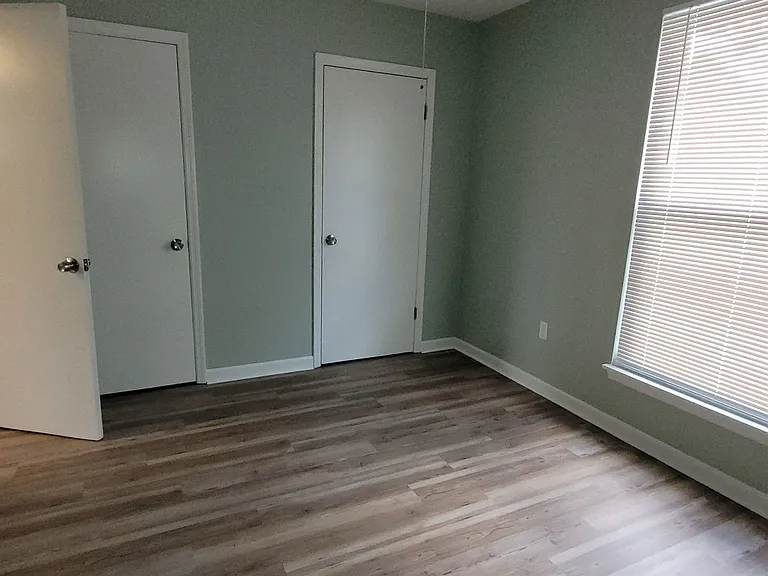 1037 Carriage Dr #C — Photo 7