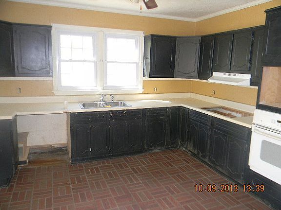 4th image of 130 Guillebeau St