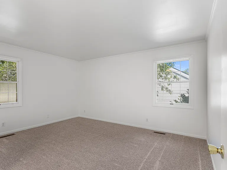 2114 Peach St — Photo 15