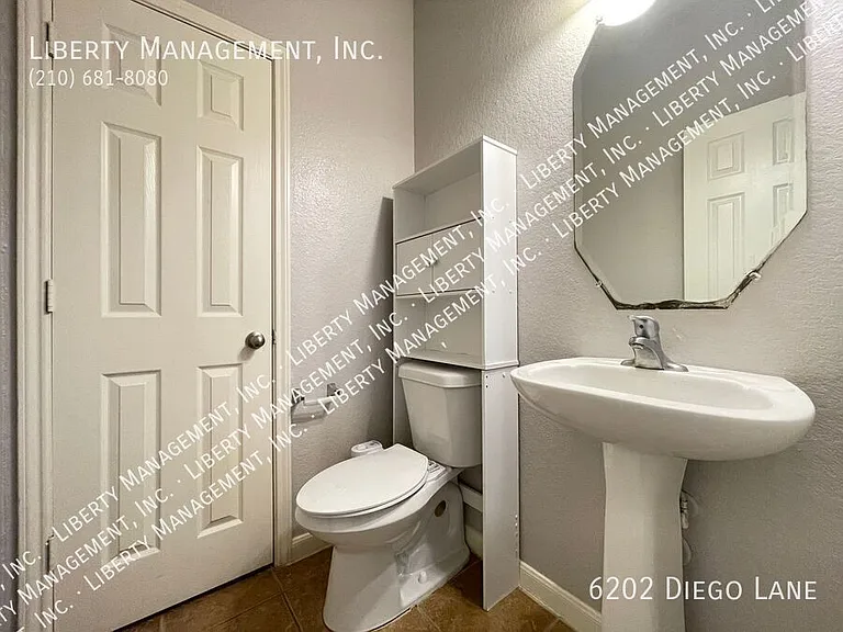 6202 Diego Ln — Photo 17