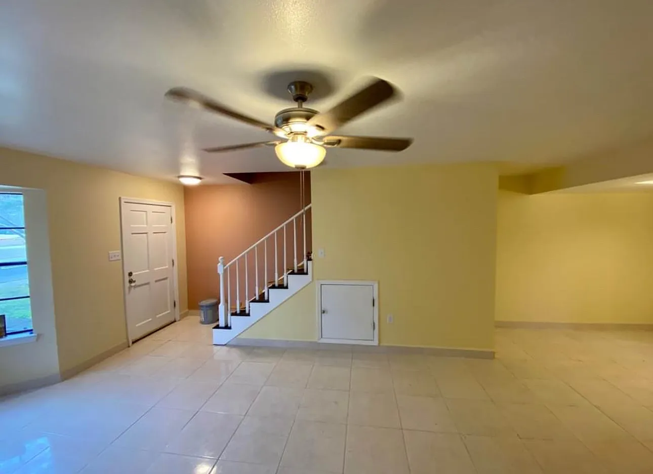 2 bed, 1.5 bath, 1100 sqft, $1,250 — Photo 3