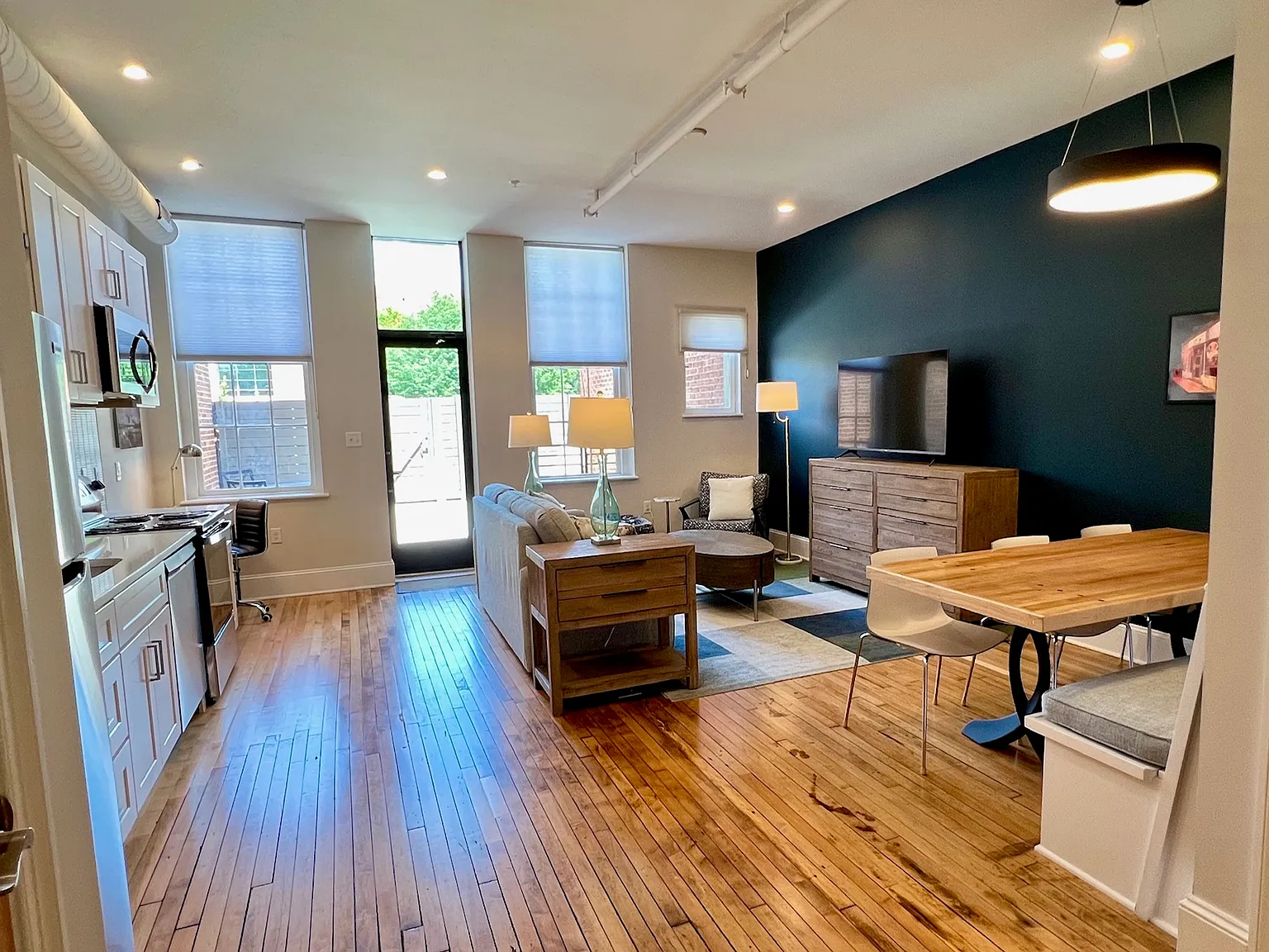 402 E Grace St — Photo 1