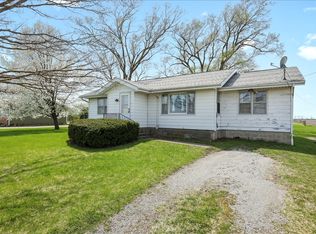 812 N County Road 1000 E, Tuscola, IL 61953