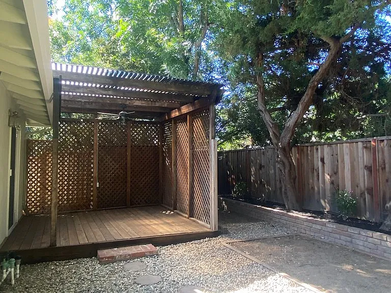 4653 Del Valle Pkwy — Photo 33