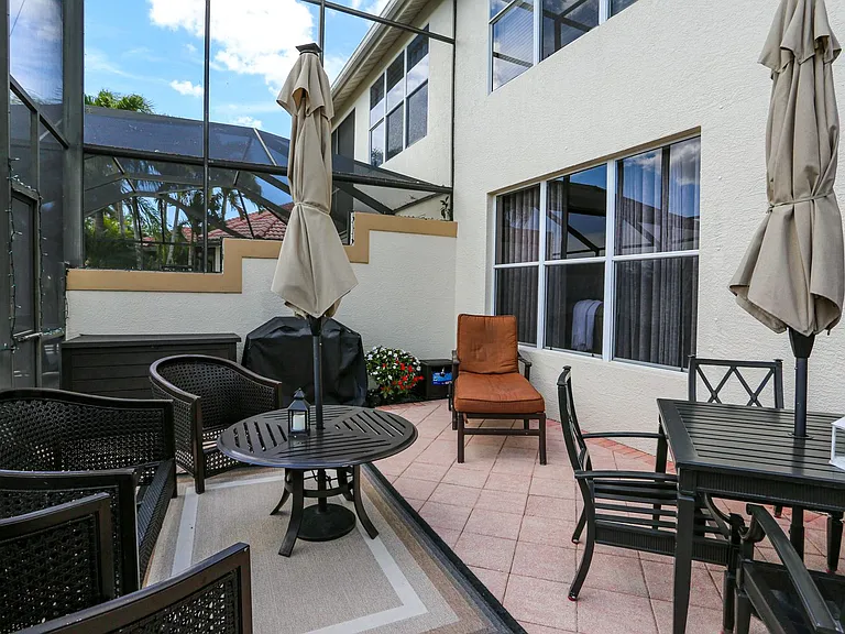 5945 Paradise Cir — Photo 24
