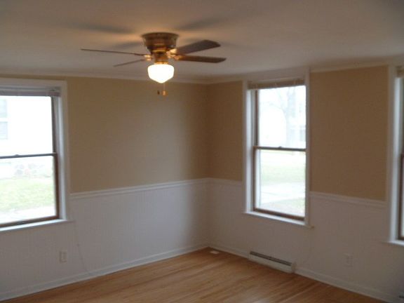 3rd image of 543 Washington St
