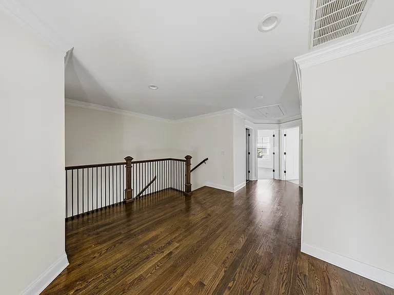 1020 Easton Ct — Photo 22