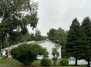 8 Brook Dr, Hope Valley, RI 02832