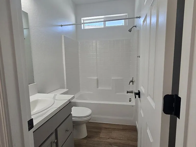 1078 Buena Vista Ln — Photo 9