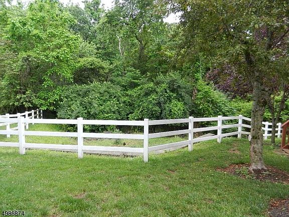 5th image of 137 Grantham Dr