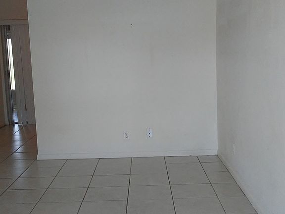 4th image of 914 Riverwood Ln