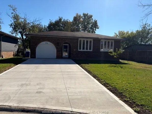 40 Holiday Ct, Amherstburg, ON N9V 3A8