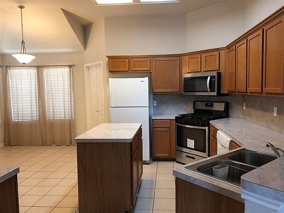 3rd image of 1911 Blooming Park Ln