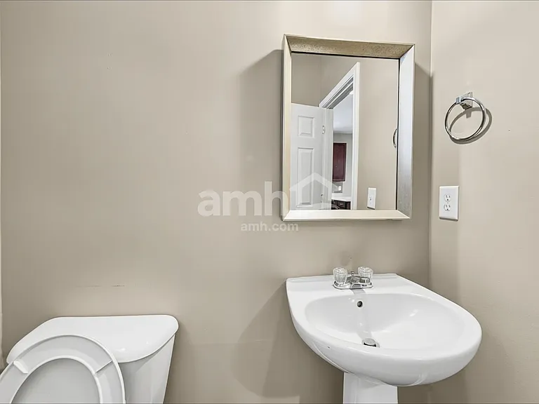 148 Bellfare Dr — Photo 8