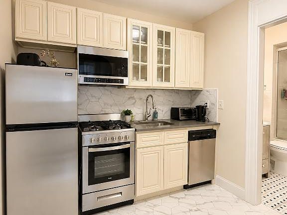 5th image of 143 Montague St APT 3F