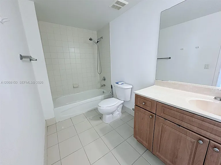 2600 SW 27th Ave #1004 — Photo 9