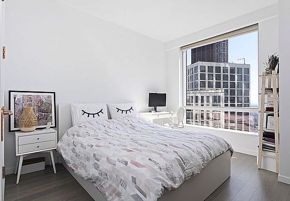 4th image of 1 City Poin APT 43F