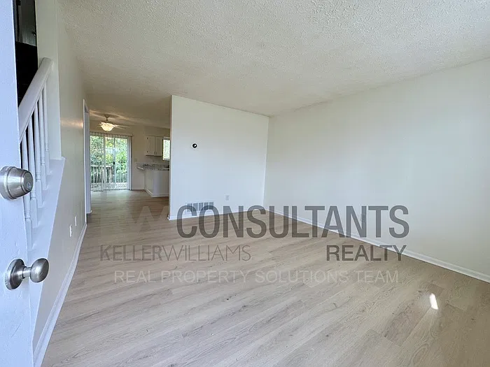 2 bed, 1.5 bath, 990 sqft, $1,495 — Photo 3