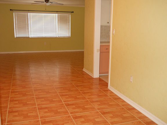 4th image of 2611 Kingswood Dr