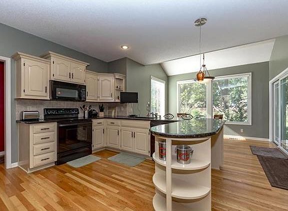 3rd image of 15816 Rosewood St