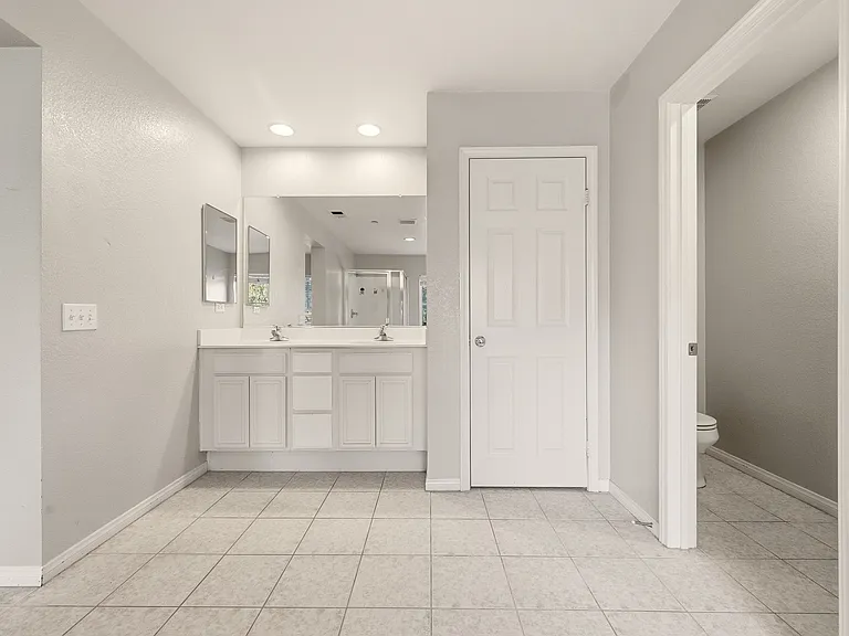 1728 Edmon Way — Photo 21