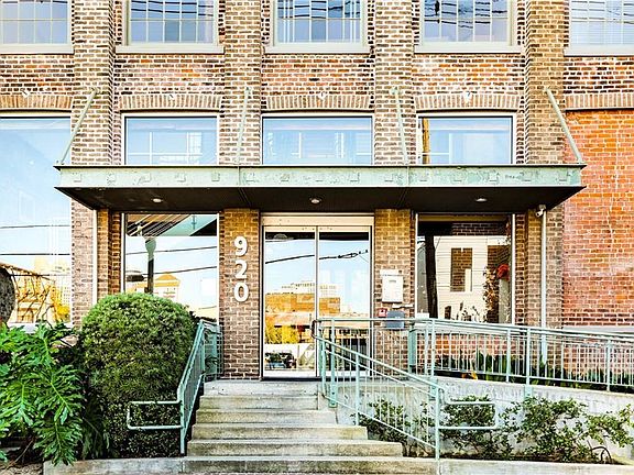 3rd image of 920 Poeyfarre St APT 309
