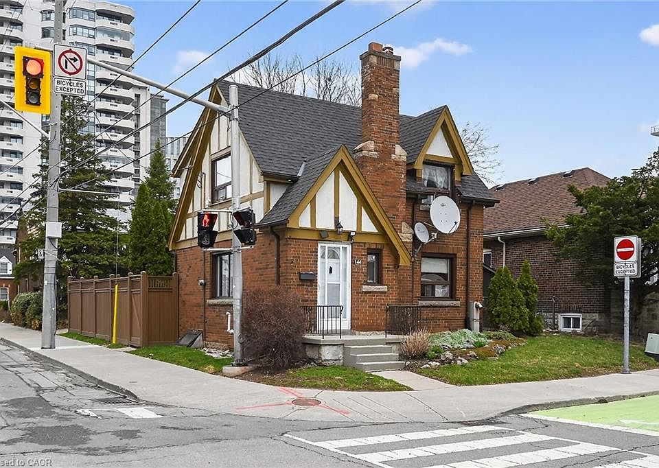 1st image of 144 Hunter St W
