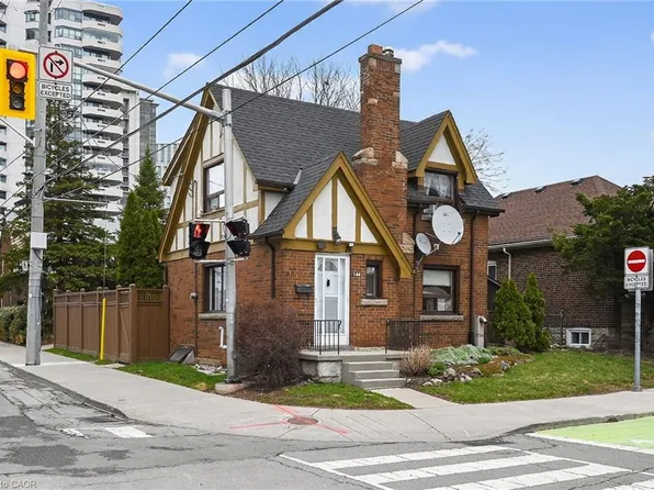 144 Hunter St W, Hamilton, ON L8P 1R1