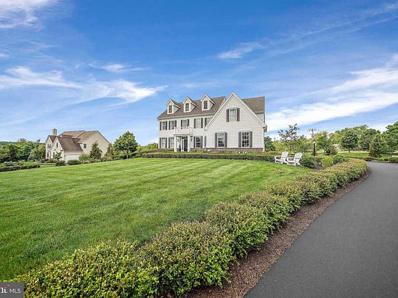 3rd image of 100 Galvin Cir