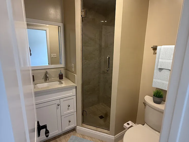 1414 Ocean Park Blvd — Photo 9
