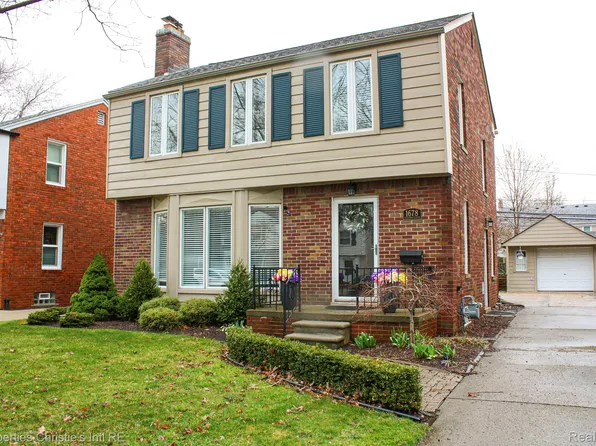 1678 Bournemouth Rd, Grosse Pointe Woods, MI 48236