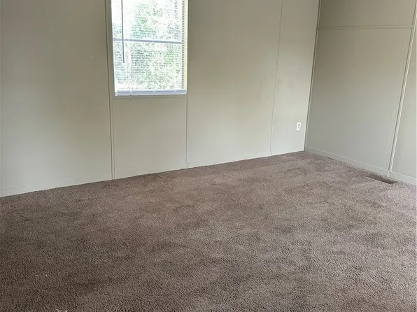 6330 Crestwood Ave, Fayetteville, NC 28304