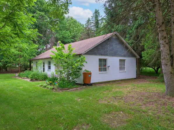 2750 E Euclid Ave, Benton Harbor, MI 49022