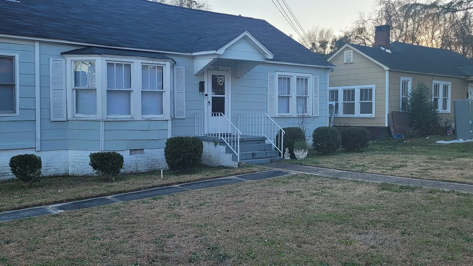 2-bedroom, 1 bathroom — Photo 1