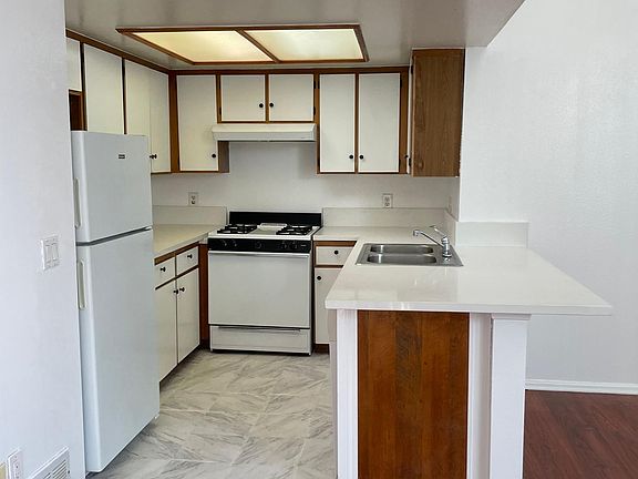 3rd image of 6415 Garvanza Ave #202