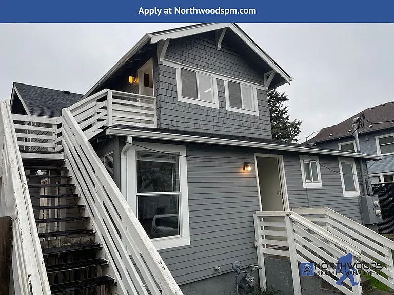 313 S Oakdale Ave — Photo 2