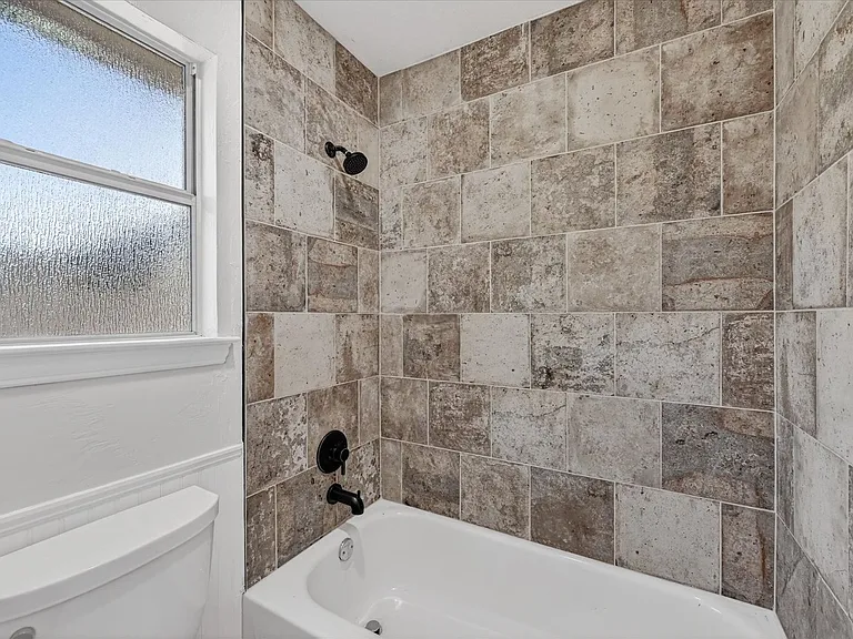 3102 Southwood Dr — Photo 25