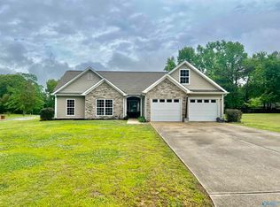 27 Sparks St, Trinity, AL 35673