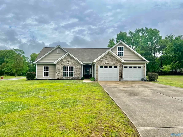 27 Sparks St, Trinity, AL 35673