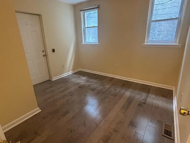1424 Wolf St — Photo 10