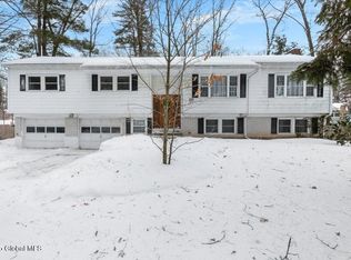 5 Palo Alto Ct, Clifton Park, NY 12065