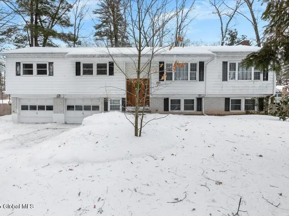 5 Palo Alto Court, Clifton Park, NY 12065