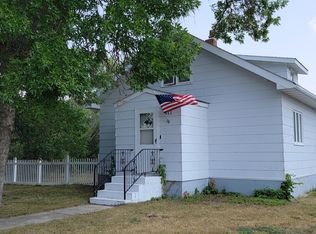 411 2nd St SW, Stanley, ND 58784